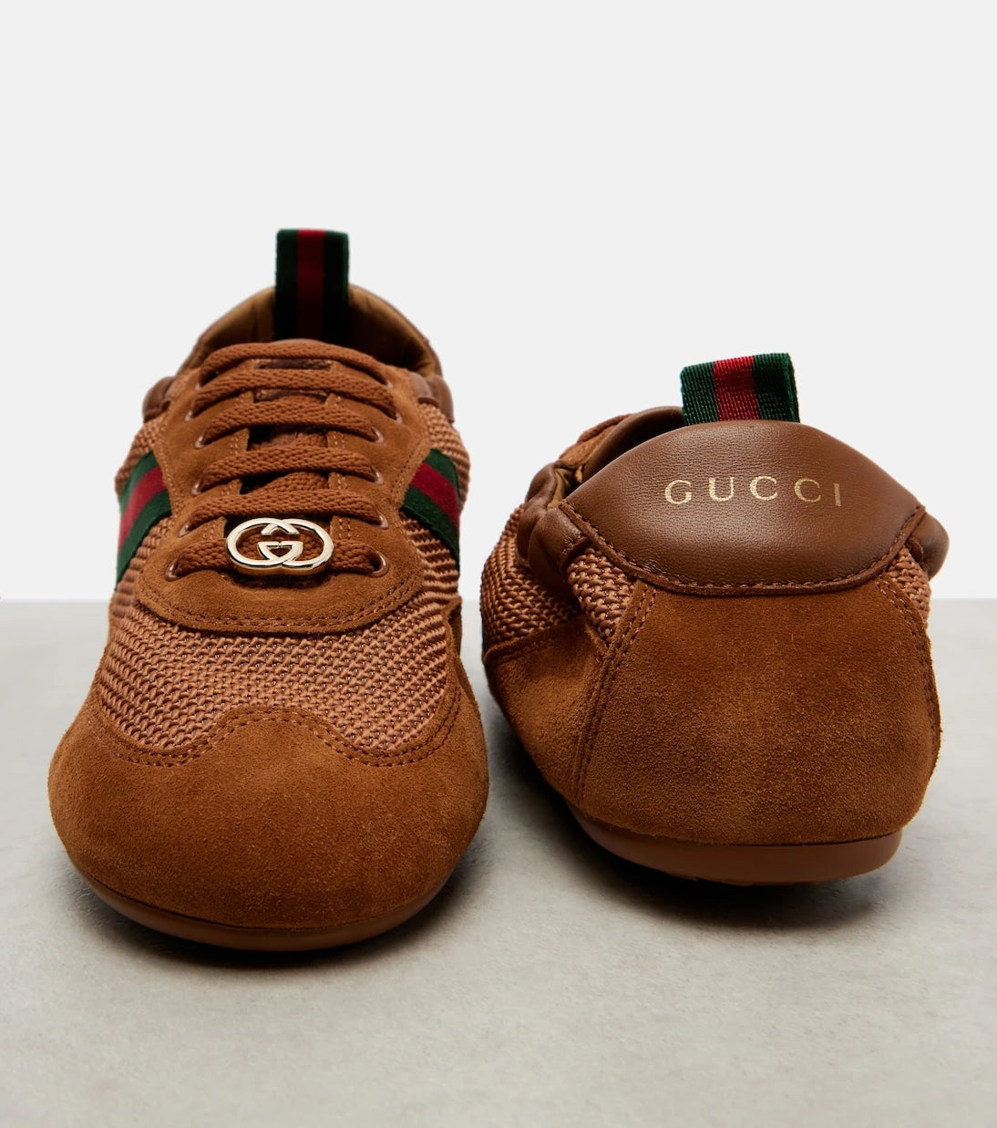 Gucci - حذاء سنيكرز Gucci Shift مزين بالجلد السويدي