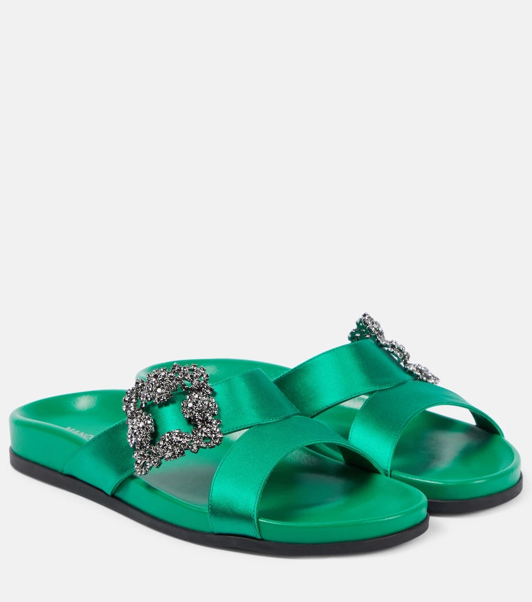 Manolo Blahnik - صندل تشيلانغي من الساتان المزدان بالزخارف
