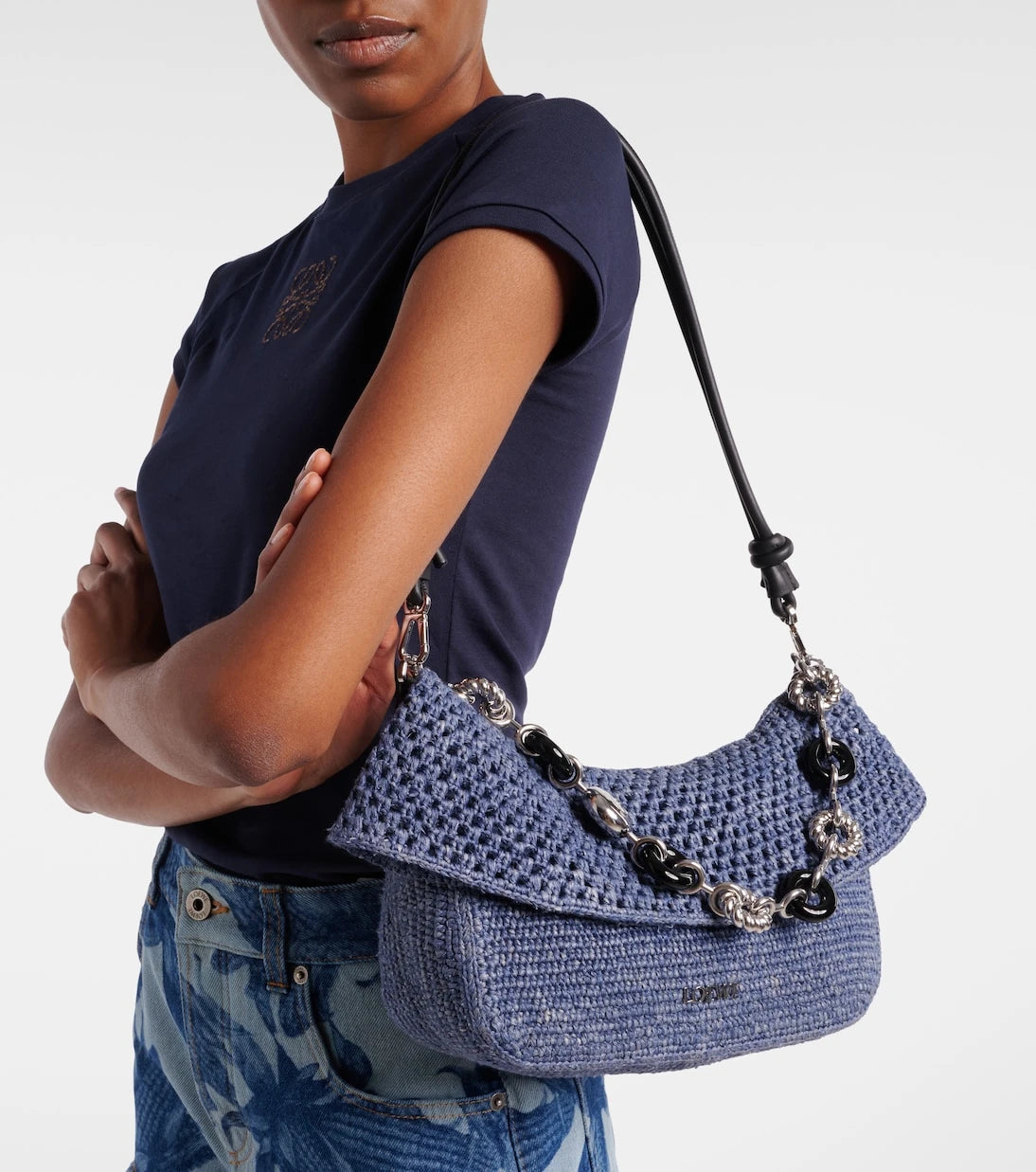 Loewe - حقيبة كتف متوسطة "أولا" من مجموعة "بولاز إيبيزا"