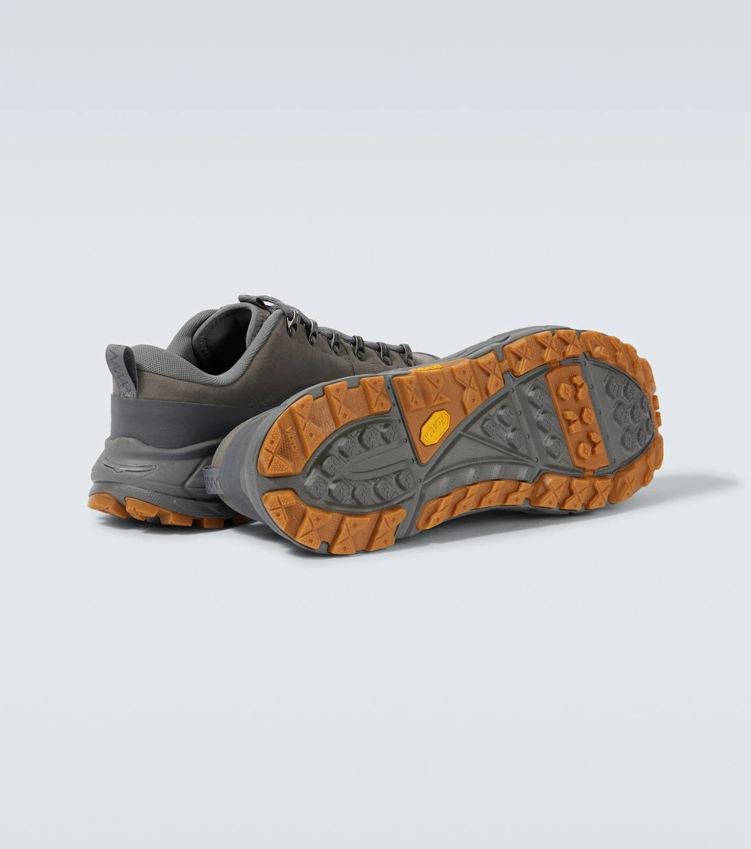 Hoka One One - حذاء رياضي Tor Summit بتفاصيل جلدية