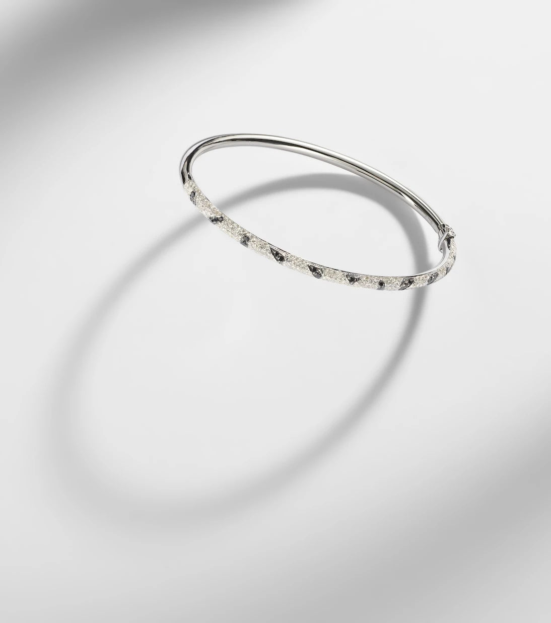 Yvonne Léon - Jonc Zèbre 9kt white gold bracelet with diamonds