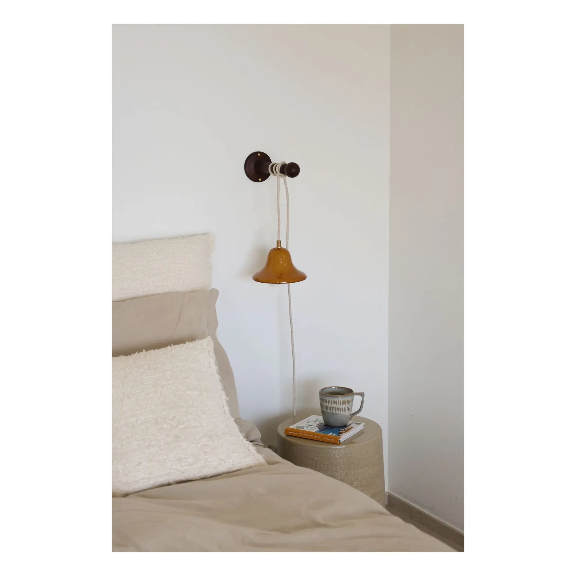Masamé - Gigaro hand lamp | Honey
