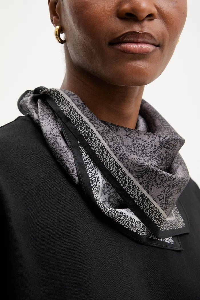 Копринено шалче Answear.LAB from the Unscripted collection