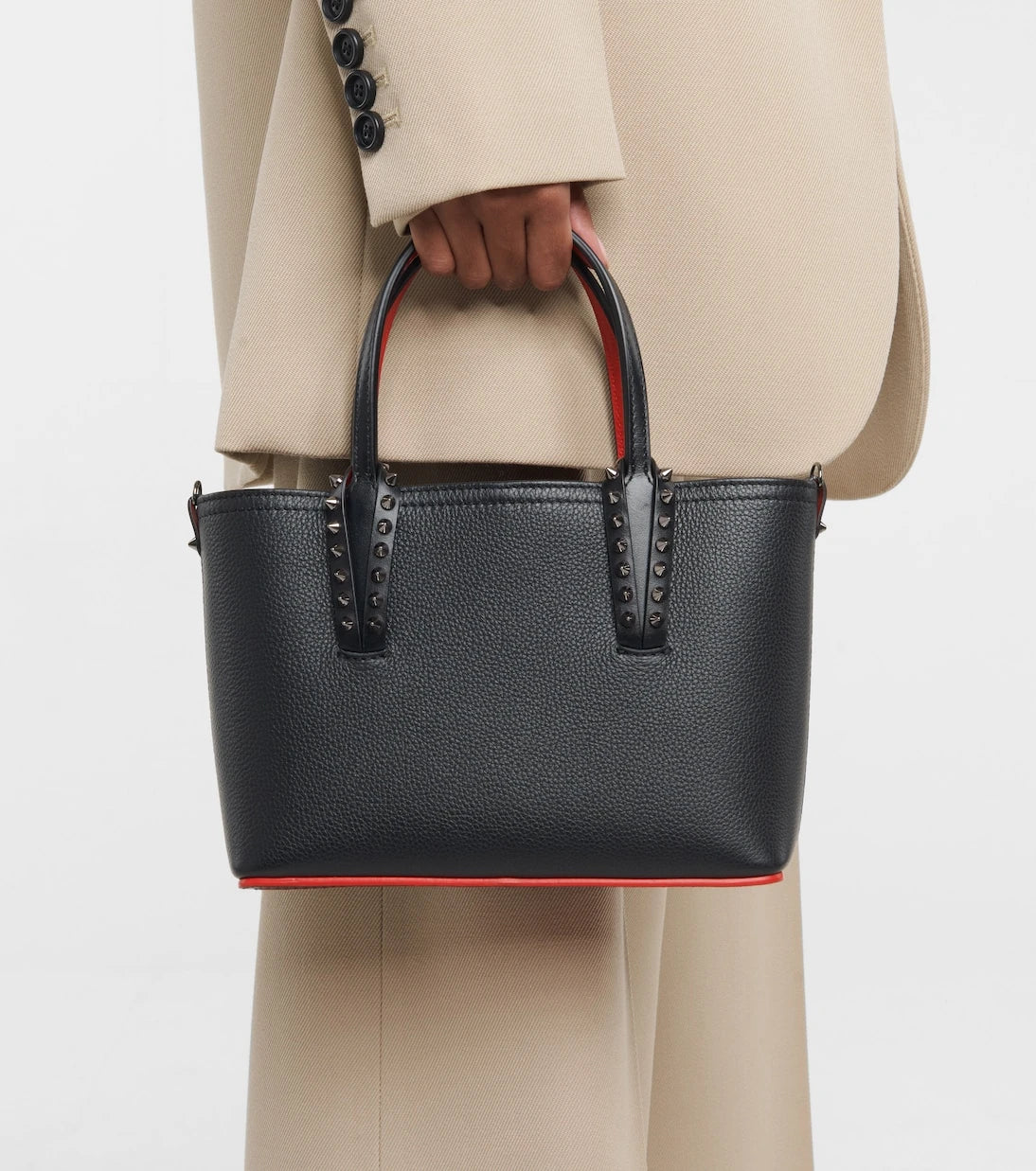 Christian Louboutin - حقيبة كاباتا ميني المصنوعة من الجلد