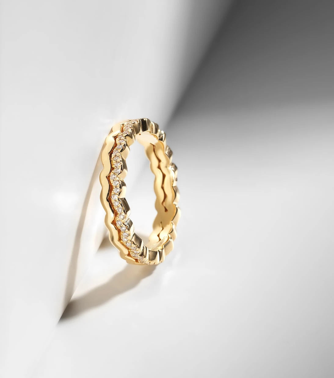 Suzanne Kalan - Mini Wave 18kt gold ring with diamonds