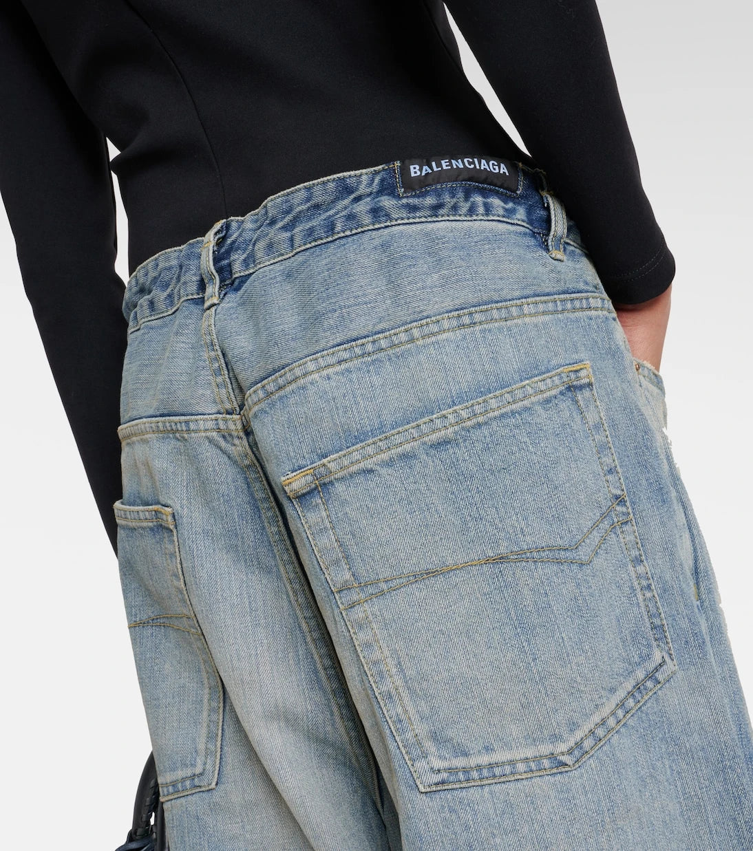 Balenciaga - جينز واسع الساق بخصر متوسط الارتفاع