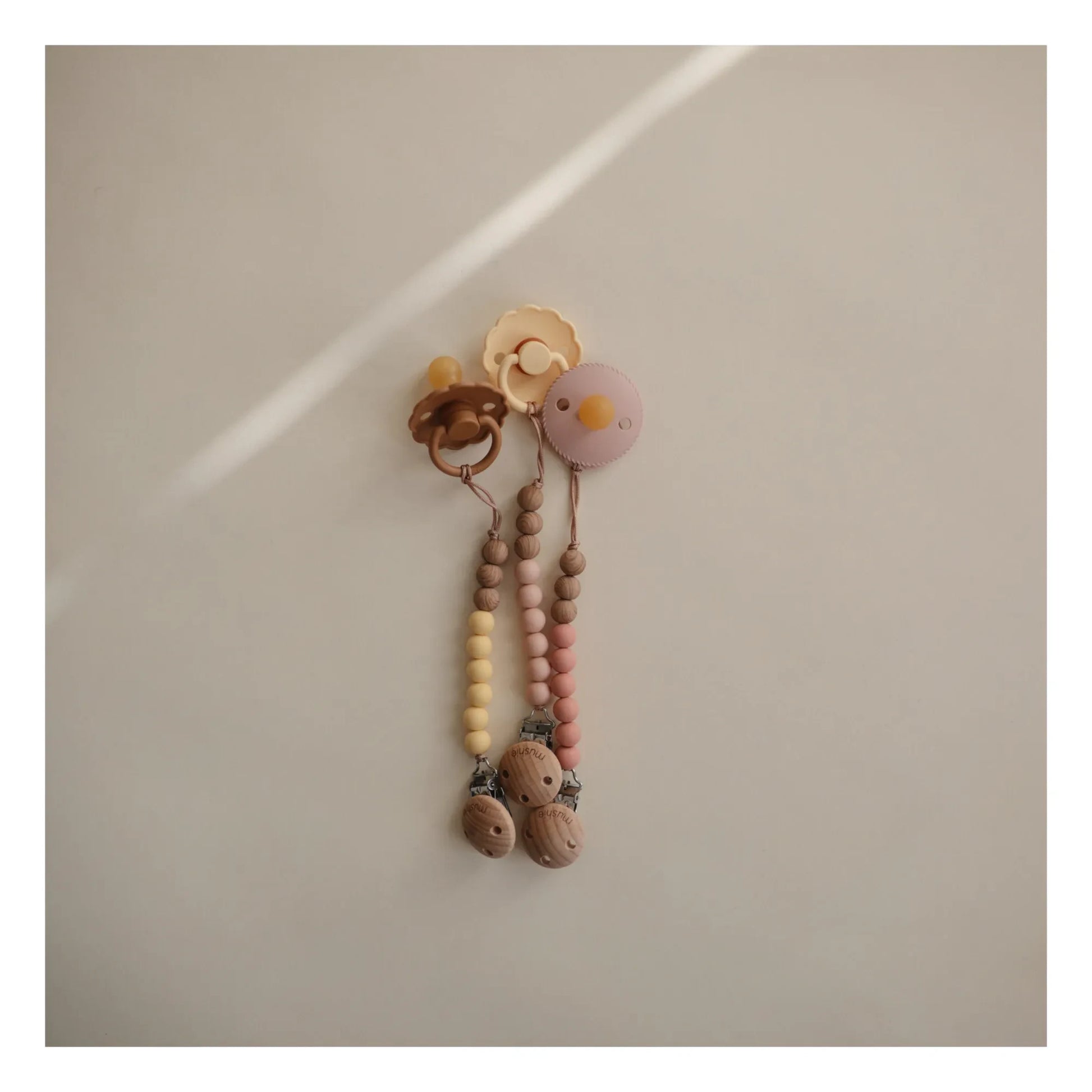 Mushie - Eva Dummy Clip | Blush