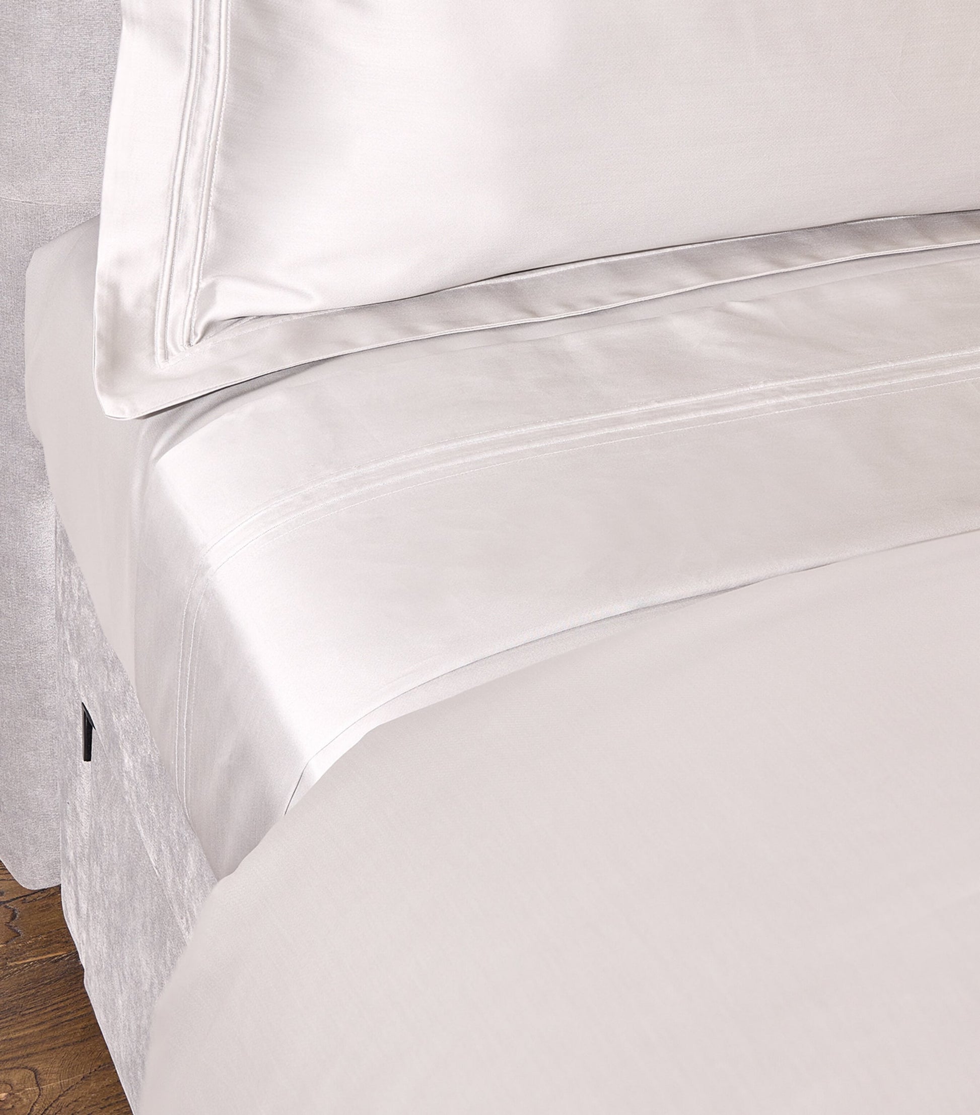 Harrods of London Richmond Double Flat Sheet (230cm x 260cm)