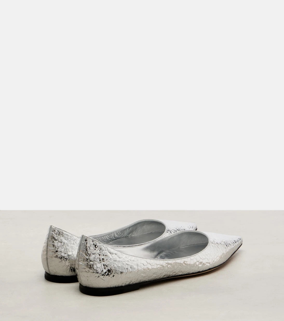 Jimmy Choo - أحذية باليه Love المسطحة