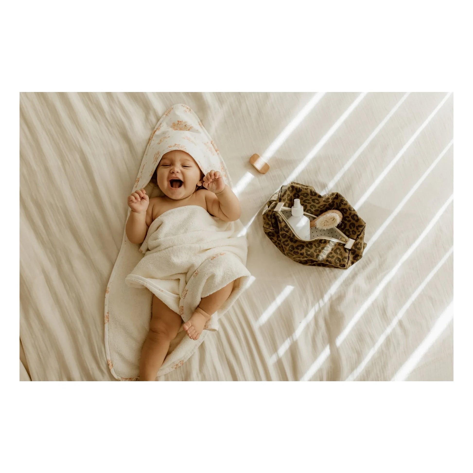 Rose in April - Vic Graou toiletry bag | Olive
