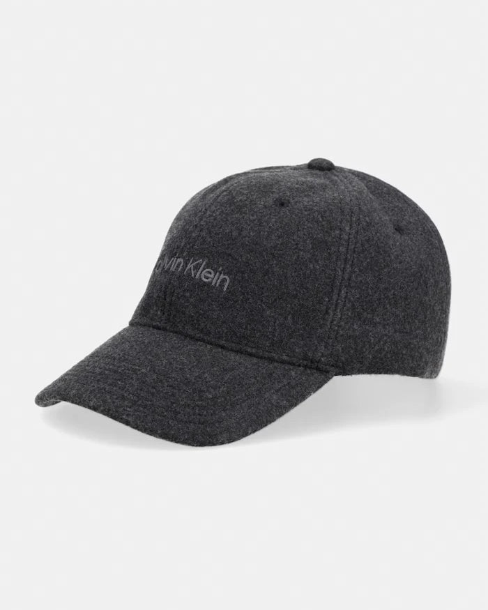 Calvin Klein kadın siperlikli şapka
