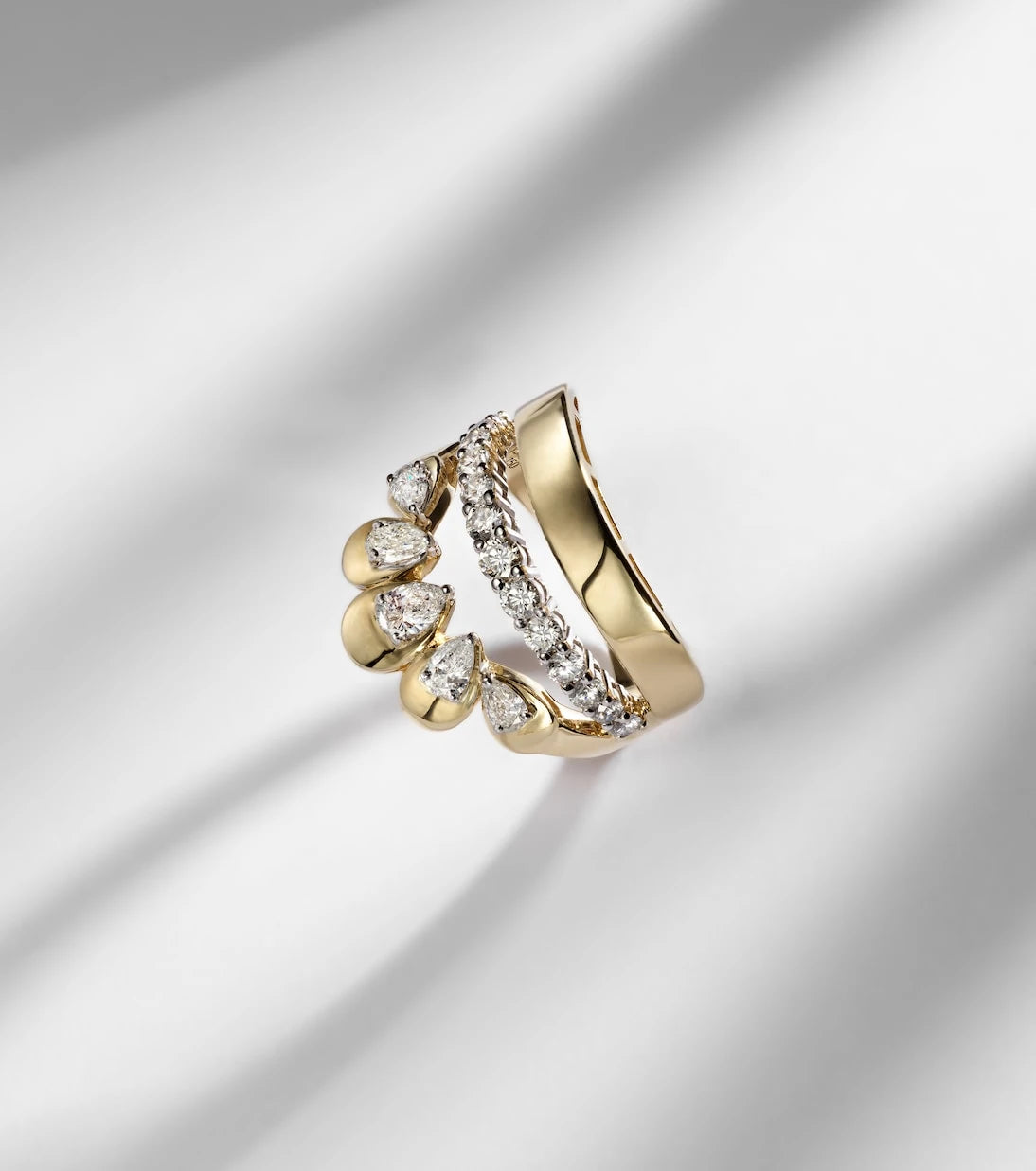 Yeprem - 18kt gold ring with diamonds