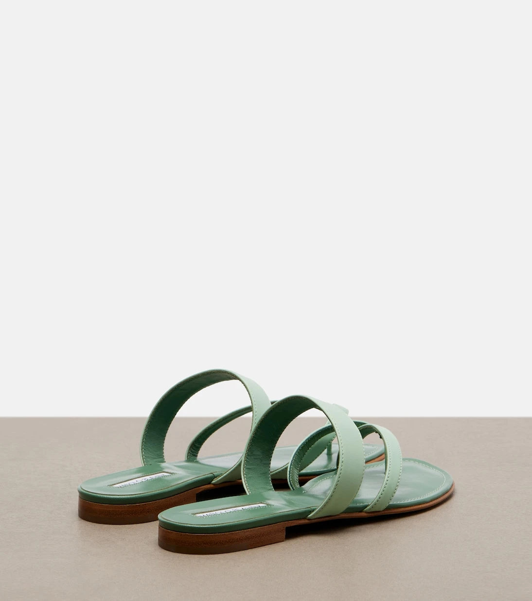Manolo Blahnik - صنادل Susa الجلدية