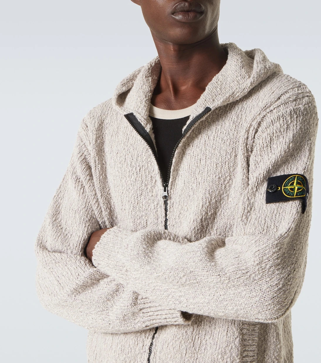 Stone Island - سترة بغطاء رأس بسحاب من القطن بنمط البوصلة