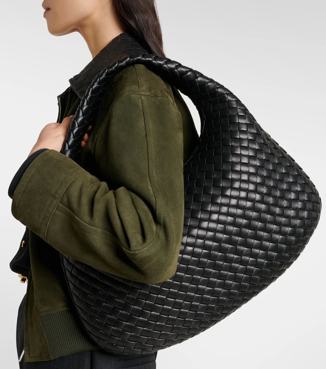 Bottega Veneta - حقيبة كتف Veneta Medium من الجلد