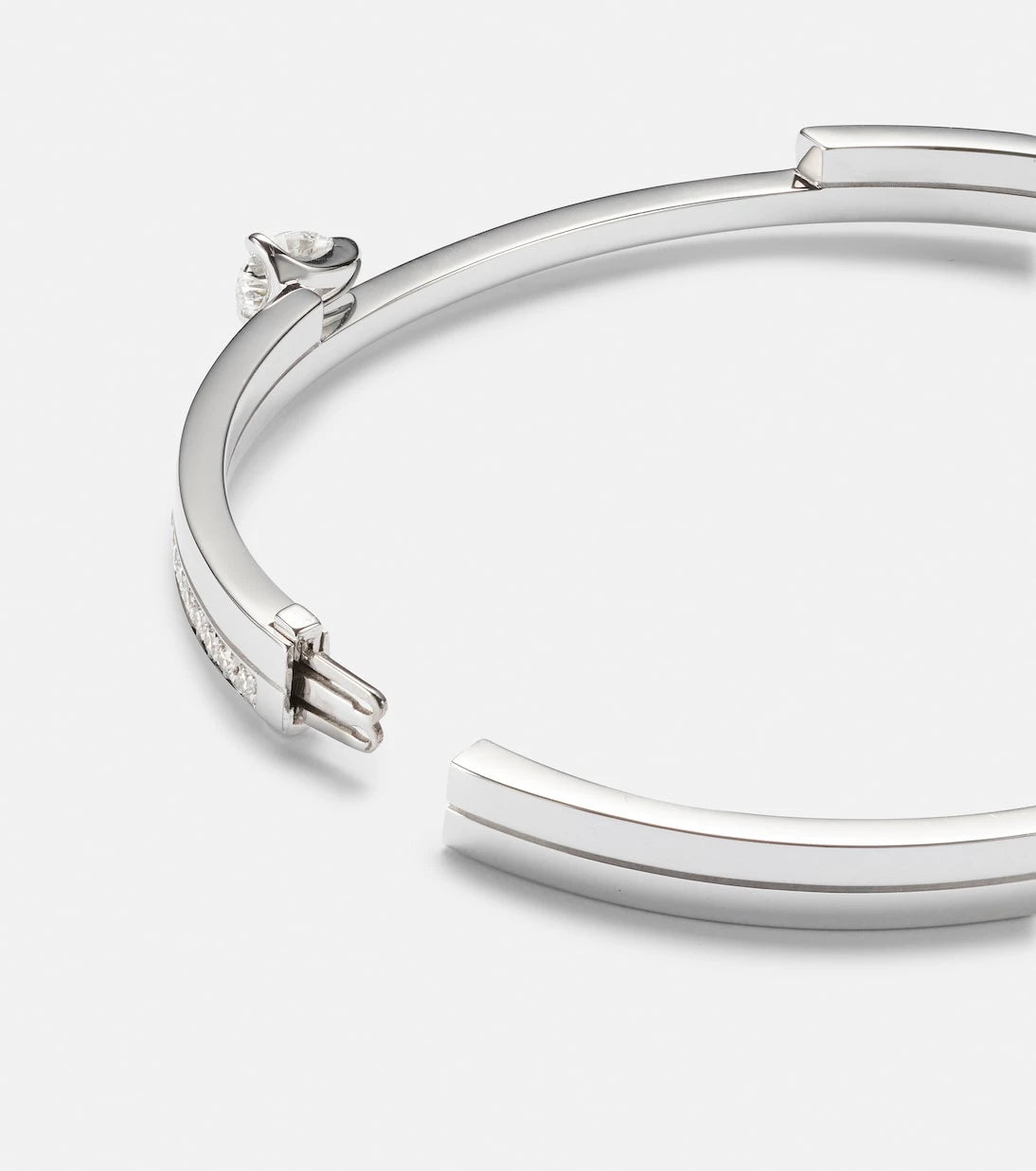 Repossi - Serti Sur Vide 18kt white gold bangle with diamonds