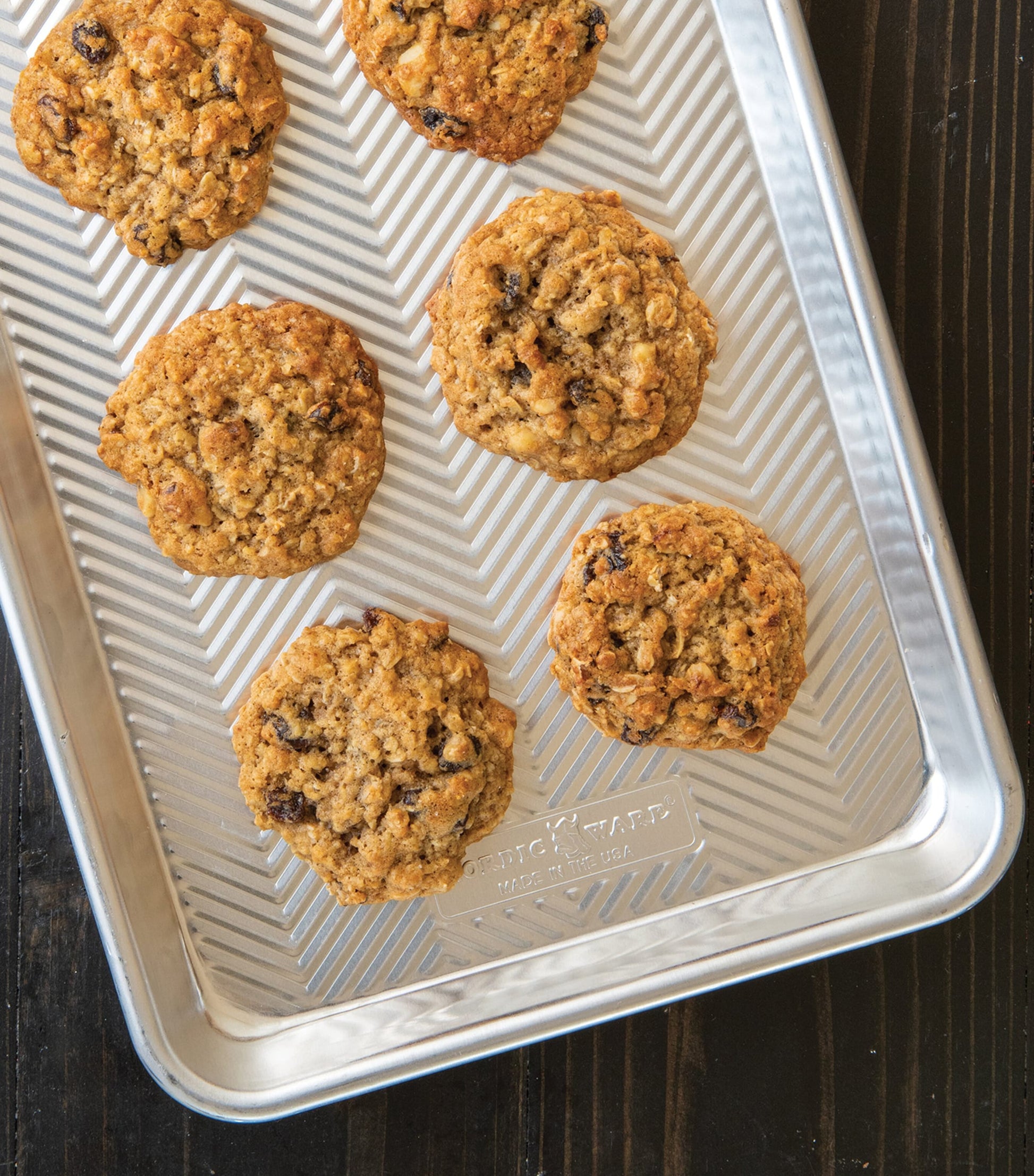 Nordic Ware Aluminium Prism Quarter Baking Sheet (33cm x 24cm)