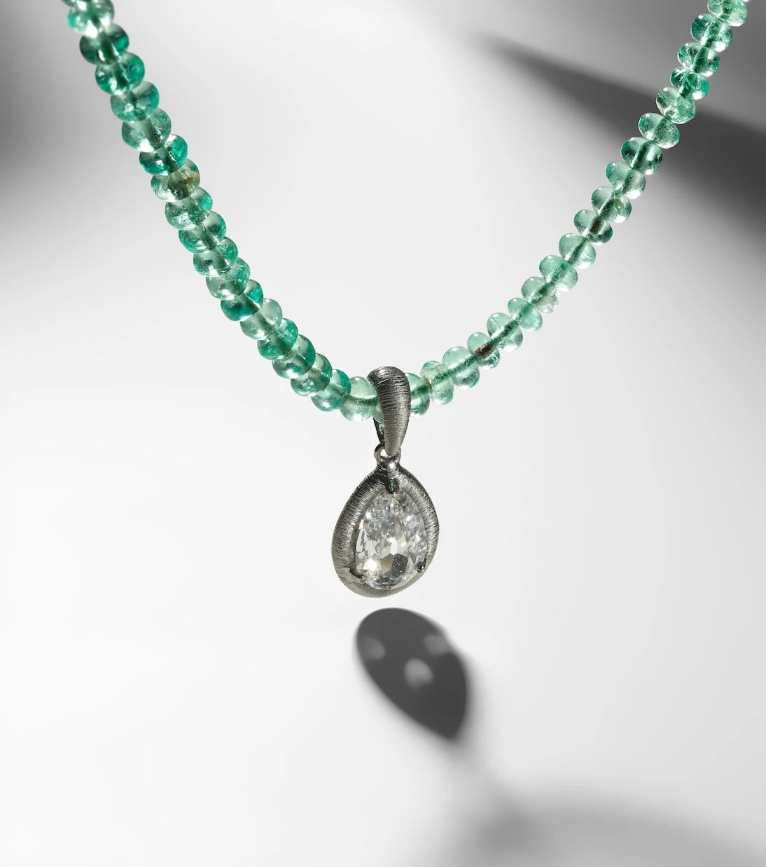 Kamyen - 18kt gold necklace with emerald and diamonds
