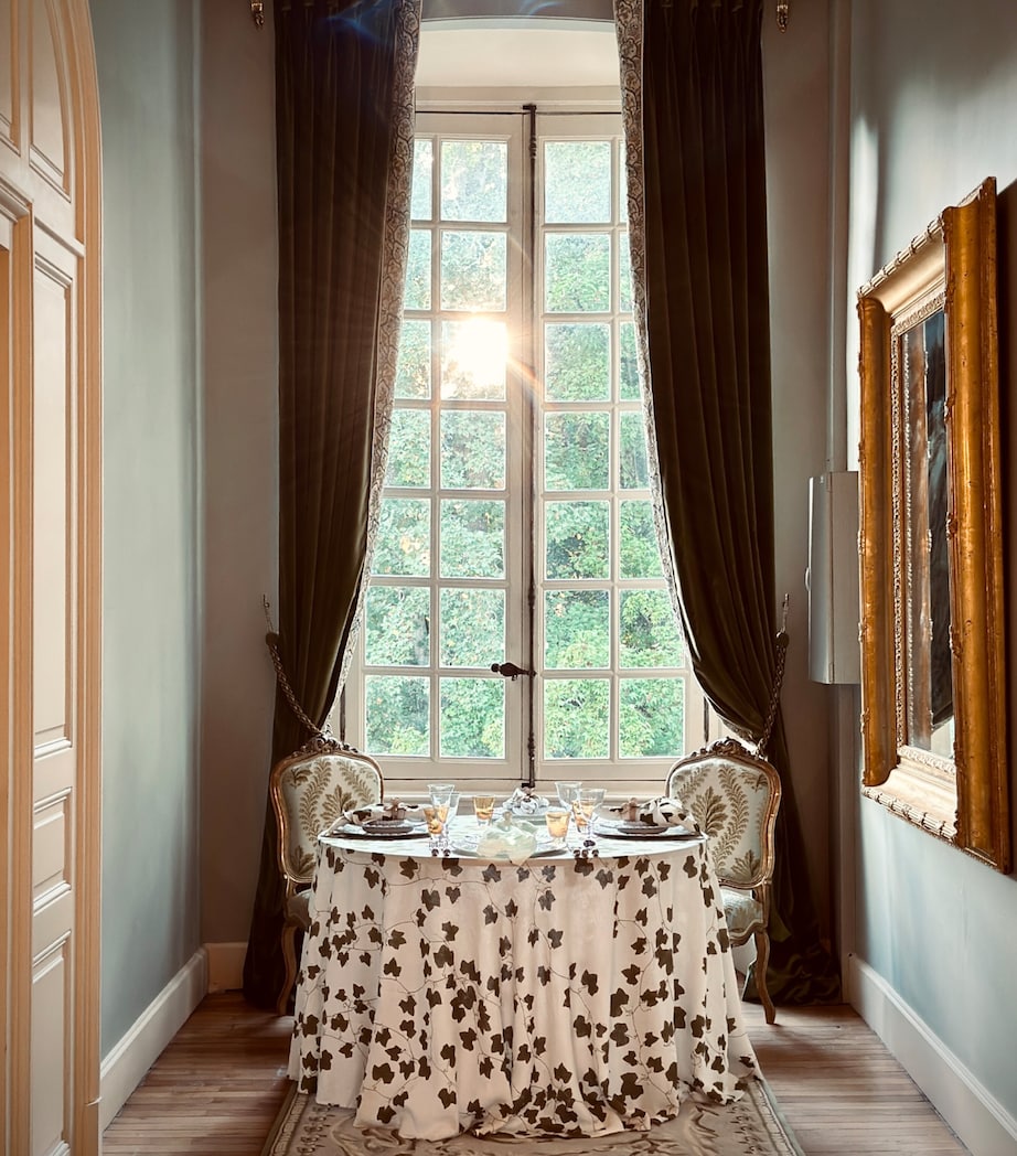 Summerill & Bishop Linen Ivy Round Tablecloth (260cm)