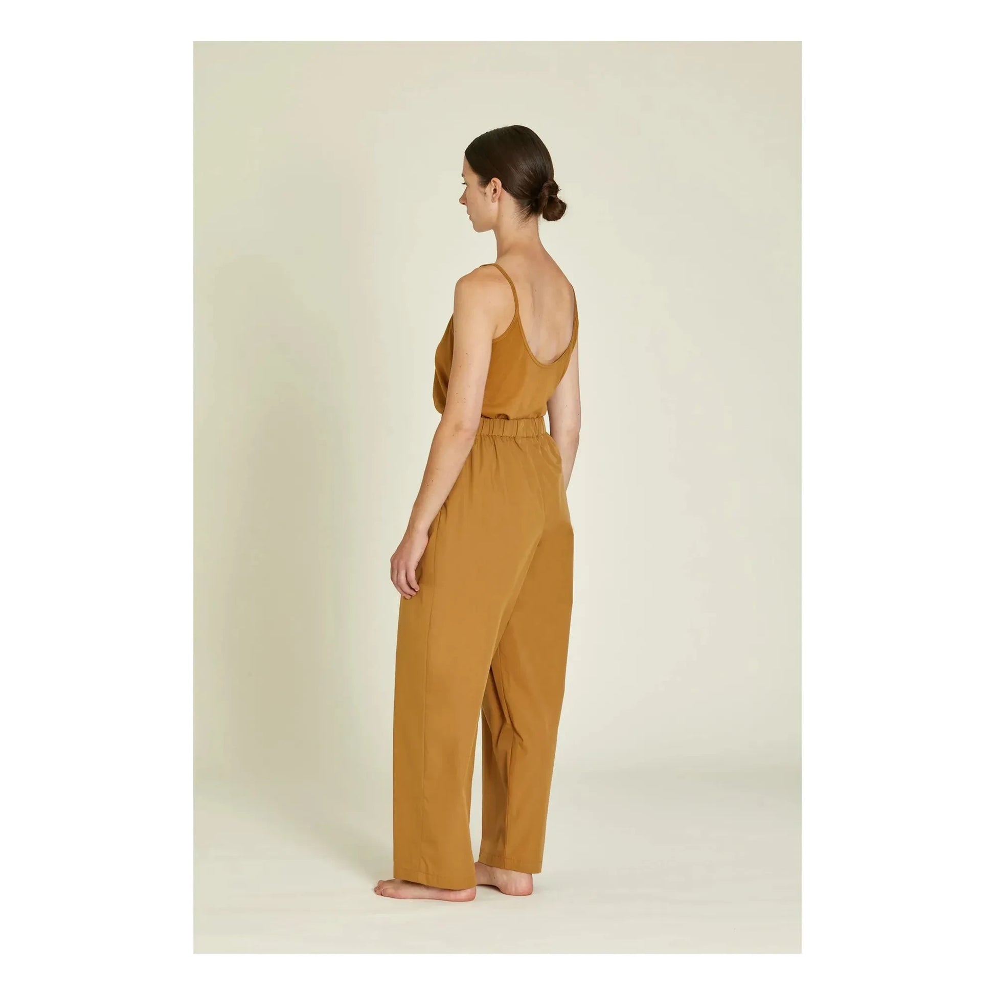 Black Crane - Organic Cotton Poplin Drawstring Trousers | Camel