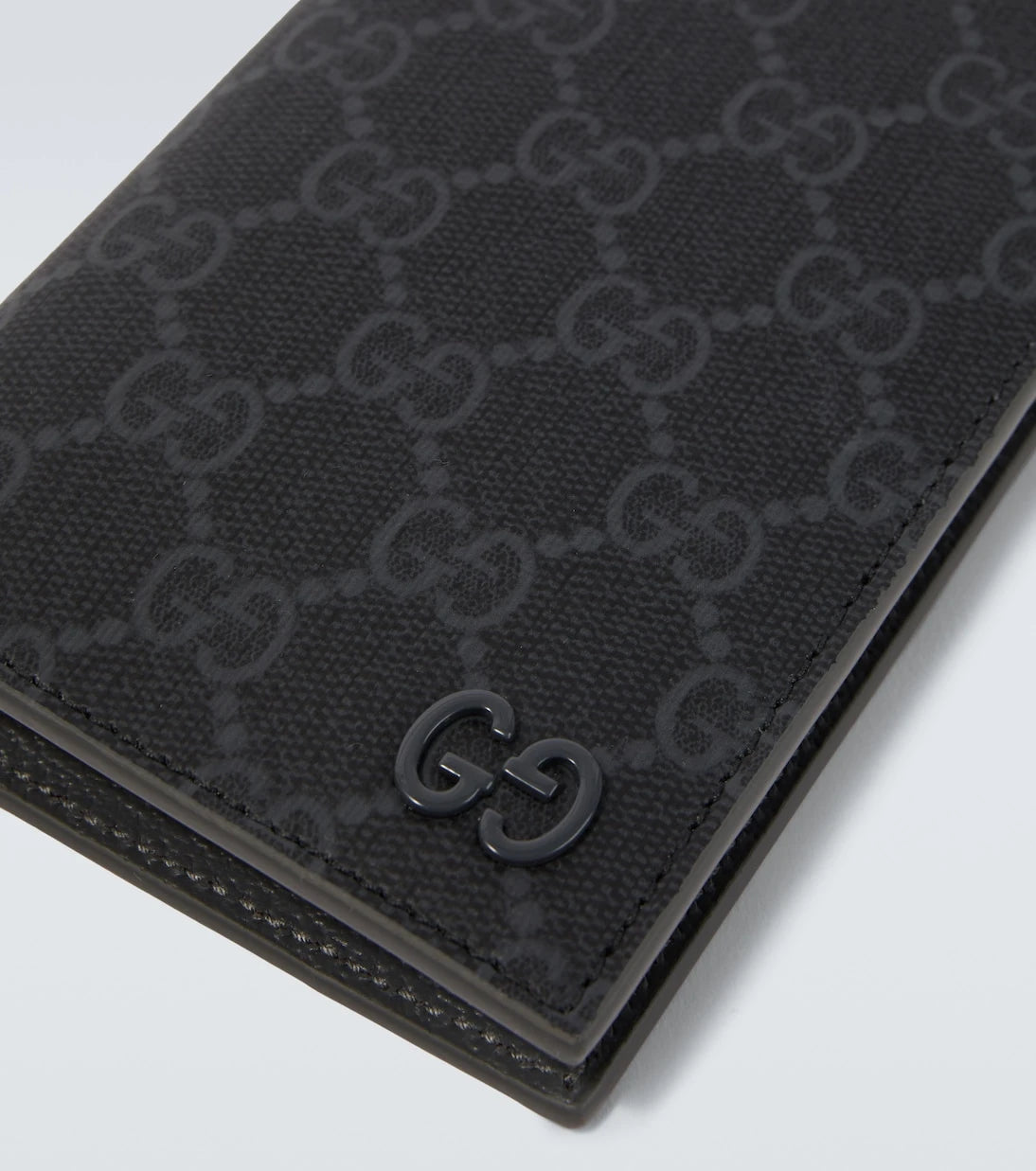Gucci - GG Canvas passport holder