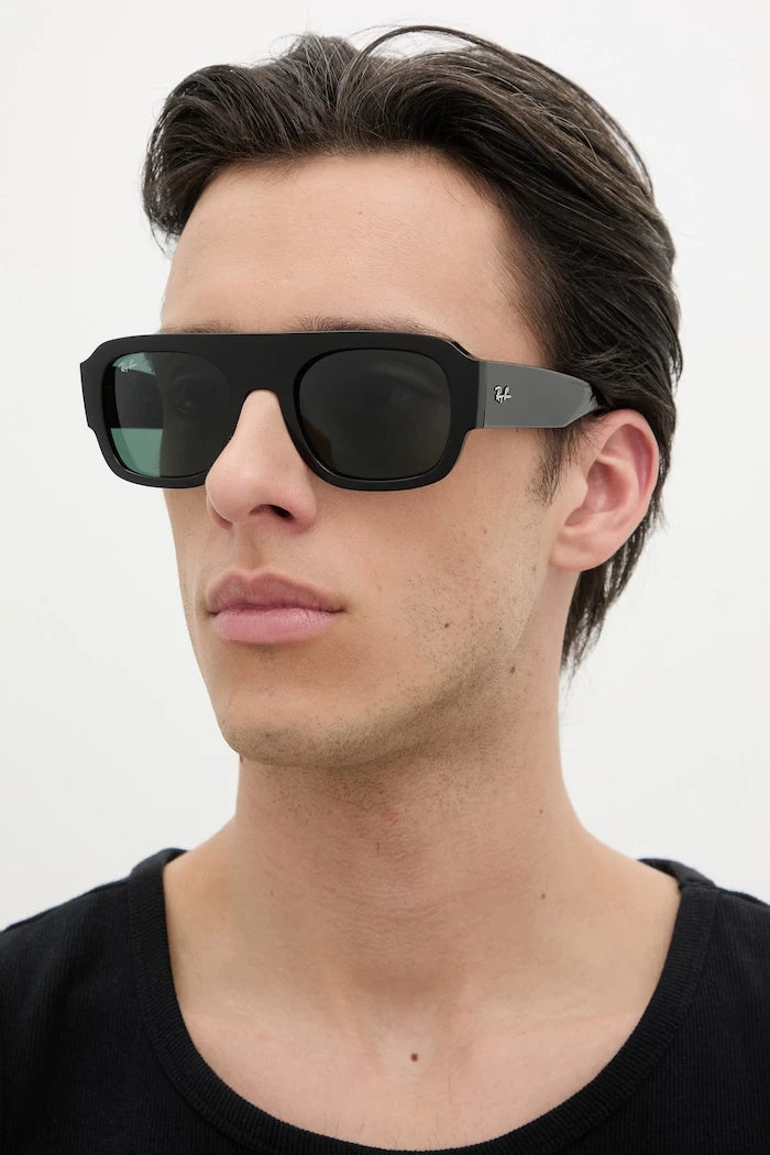 Ray-Ban güneş gözlüğü