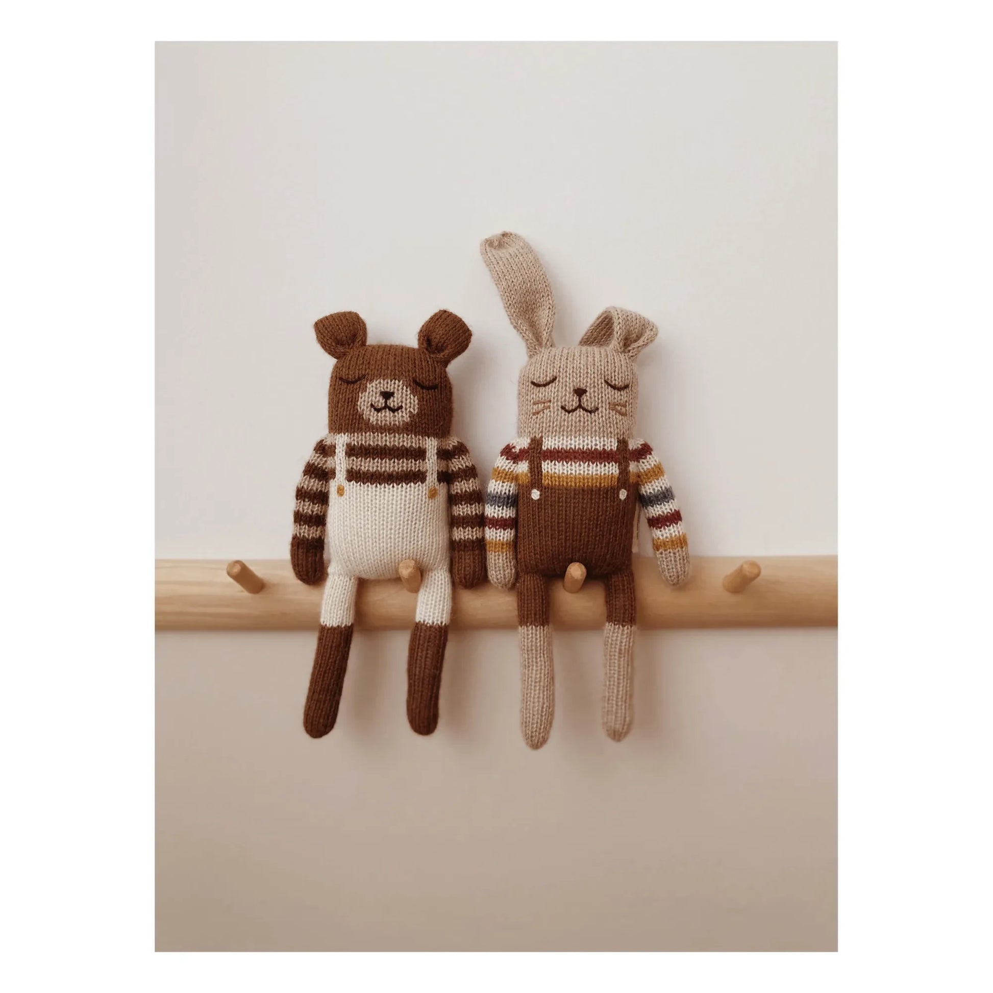 Main Sauvage - Doudou Lapin Salopette
