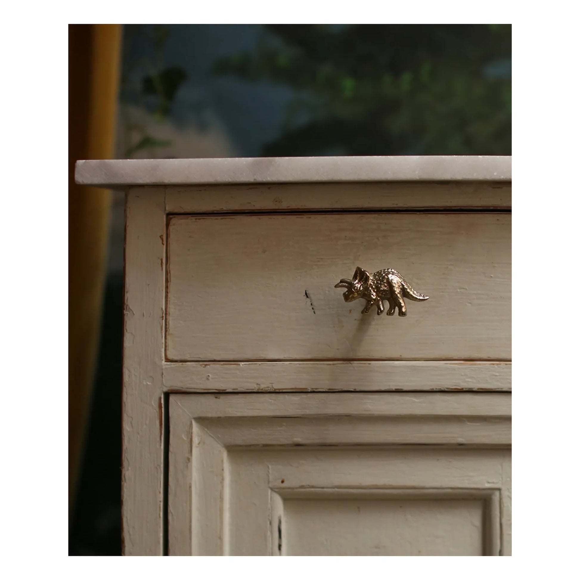 Doing Goods - Triceratop brass door handle | Gold