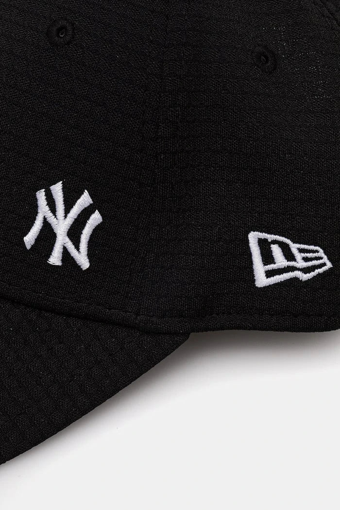 Шапка с козирка New Era FLAWLESS MESH 9FORTY®