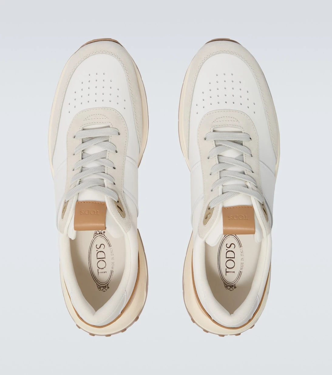 تودز - أحذية رياضية من الجلد ومزينة بالشمواه