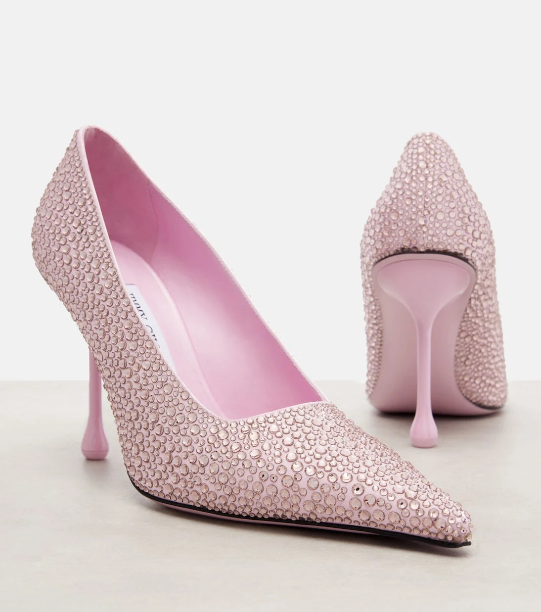 Jimmy Choo - حذاء إكسيا 95 من الساتان المزين