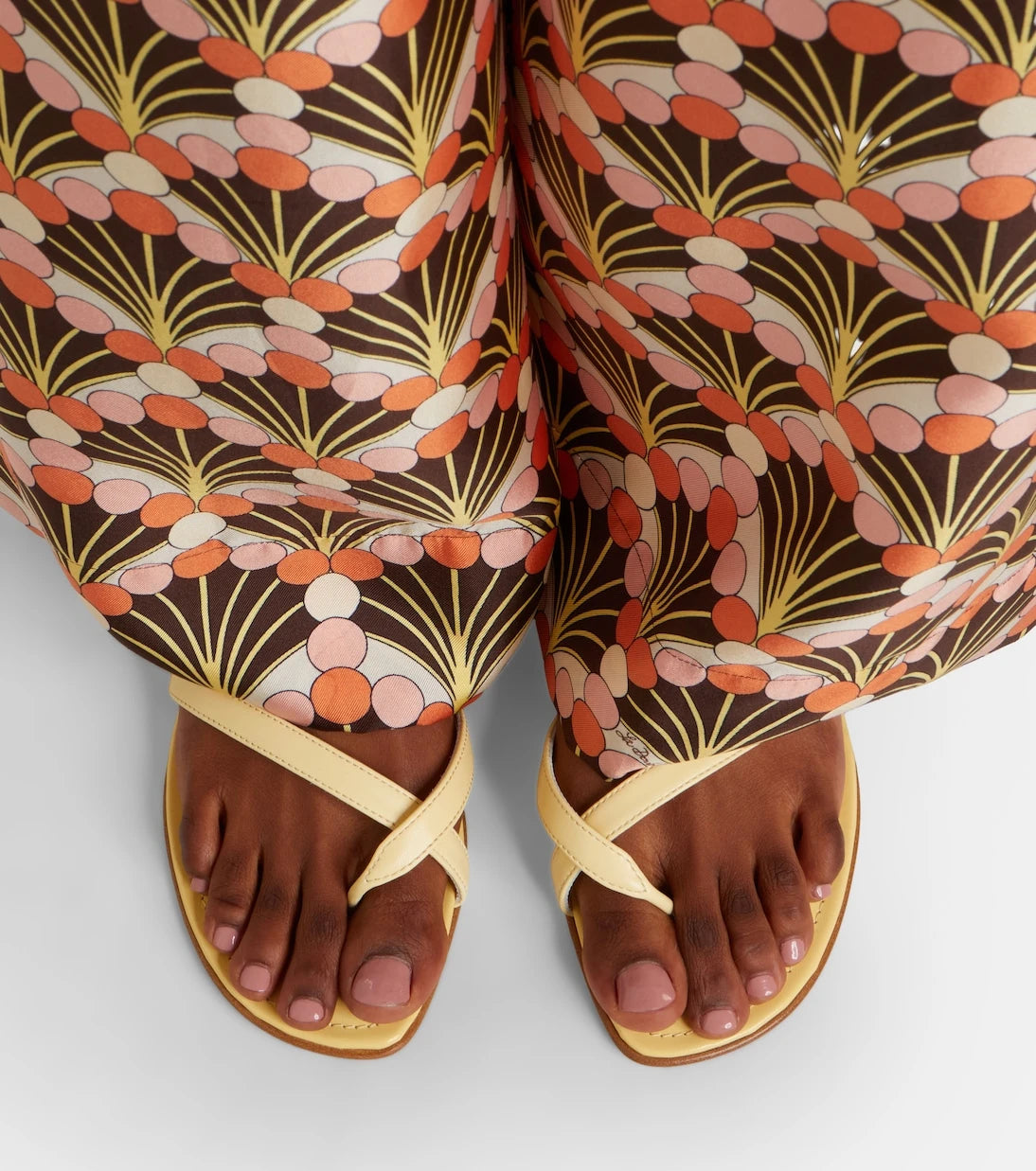 Manolo Blahnik - صنادل Susa الجلدية