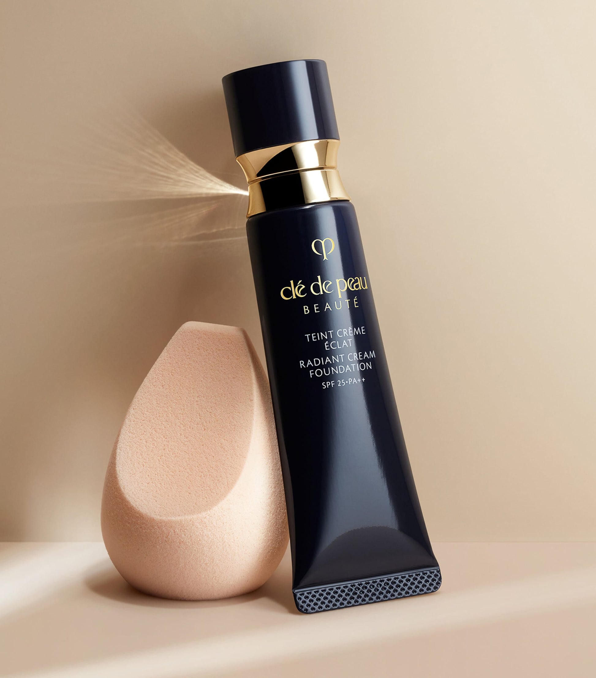 Clé de Peau Beauté Radiant Cream Foundation
