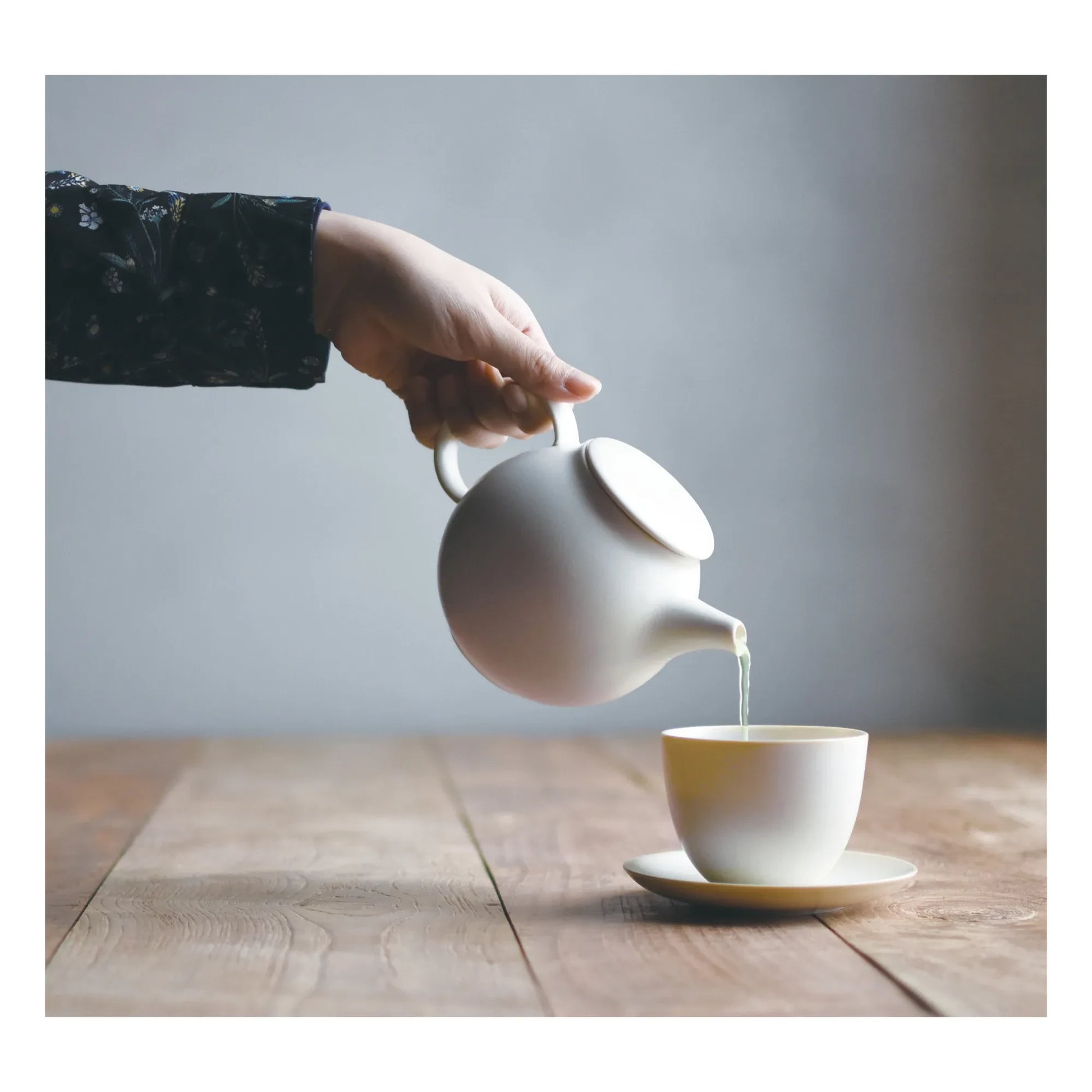 Kinto - Pebble Porcelain Teapot - 500ml | White