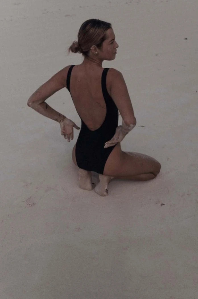 Muuv. цял бански дамски V SWIMSUIT