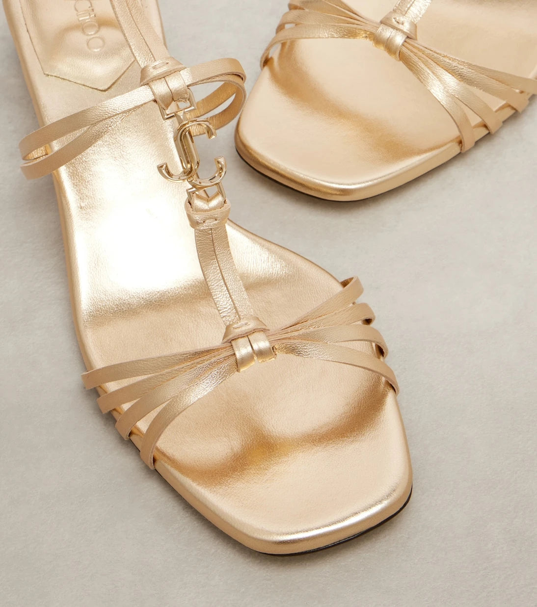 Jimmy Choo - صندل فران 35 من الجلد المعدني