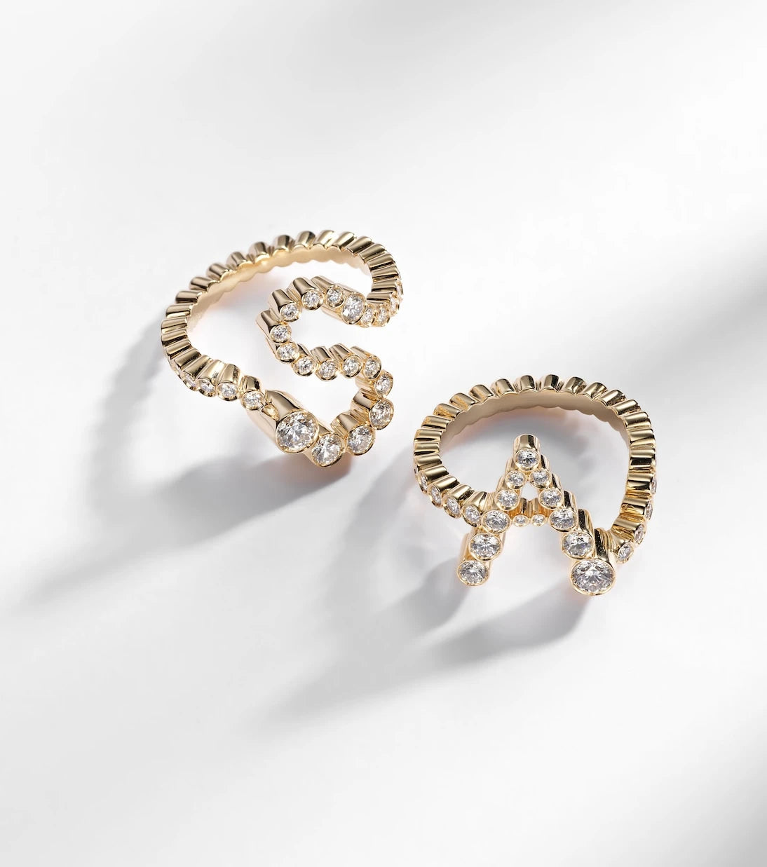 Sophie Bille Brahe - Initial Ensemble 18kt gold ring with diamonds