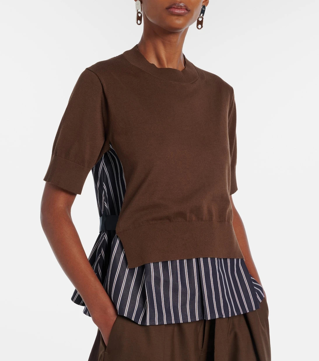 Sacai - بلوزة بتصميم متعدد الألواح