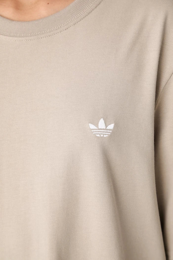 adidas Originals kadın pamuklu Essentials tişört