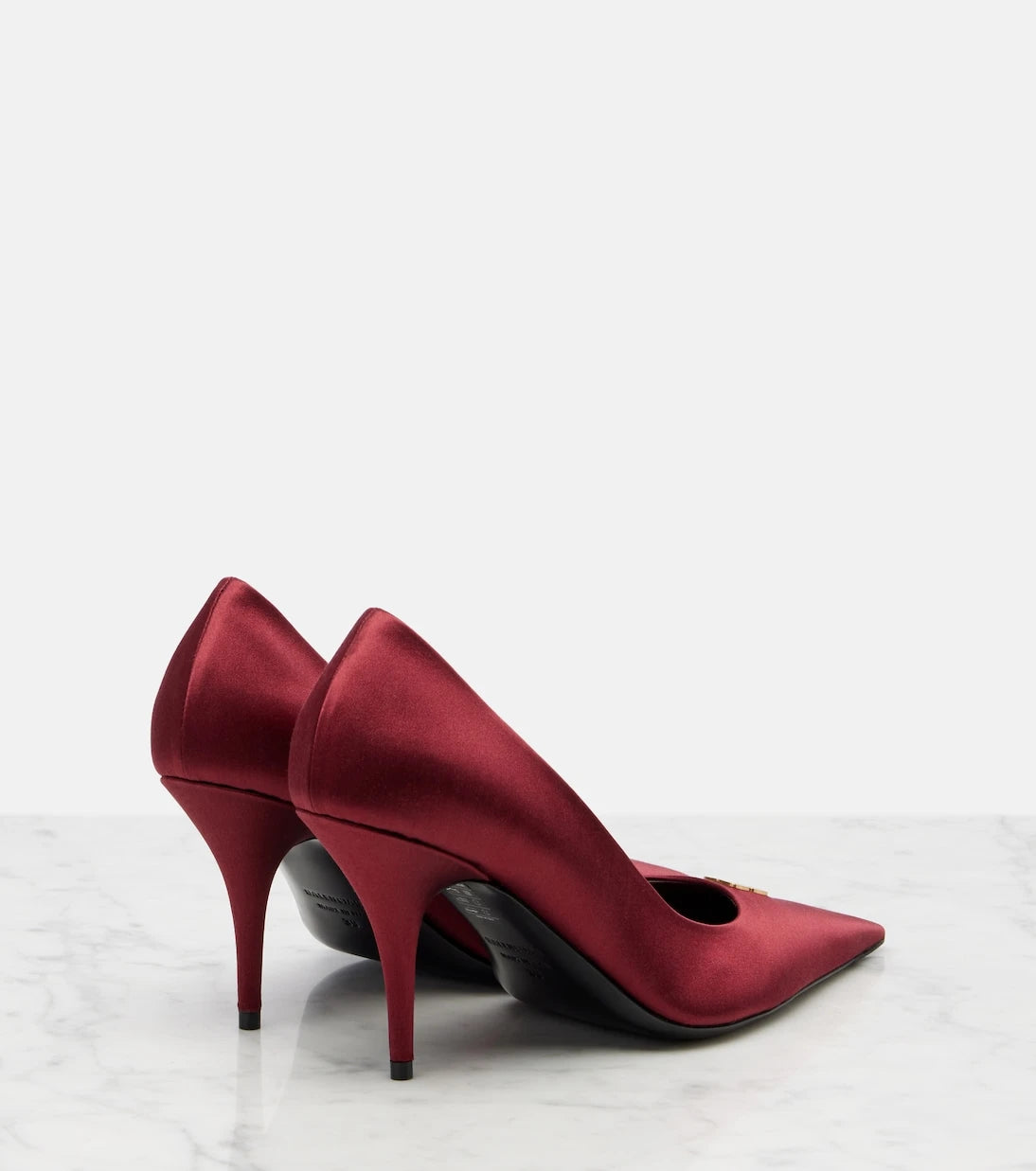 Balenciaga - حذاء أفينيو 90 بكعب عالٍ من الساتان