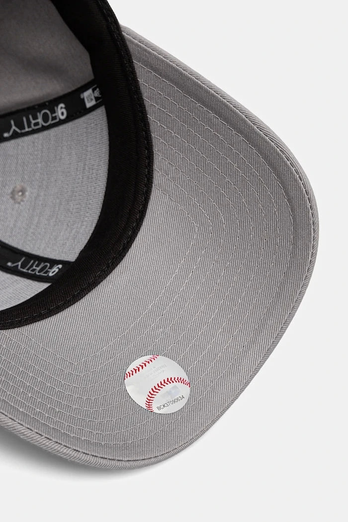 New Era 0 OUTLINE 9FORTY® Pamuklu Vizörlü Şapka