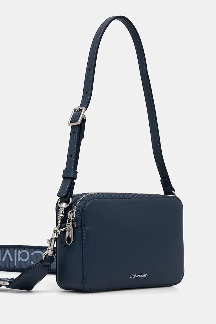 Calvin Klein kadın suni deri çapraz çanta