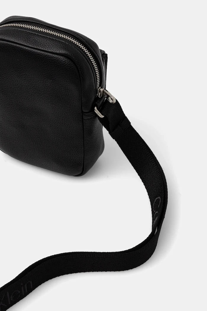 Calvin Klein erkek suni deri omuz çantası