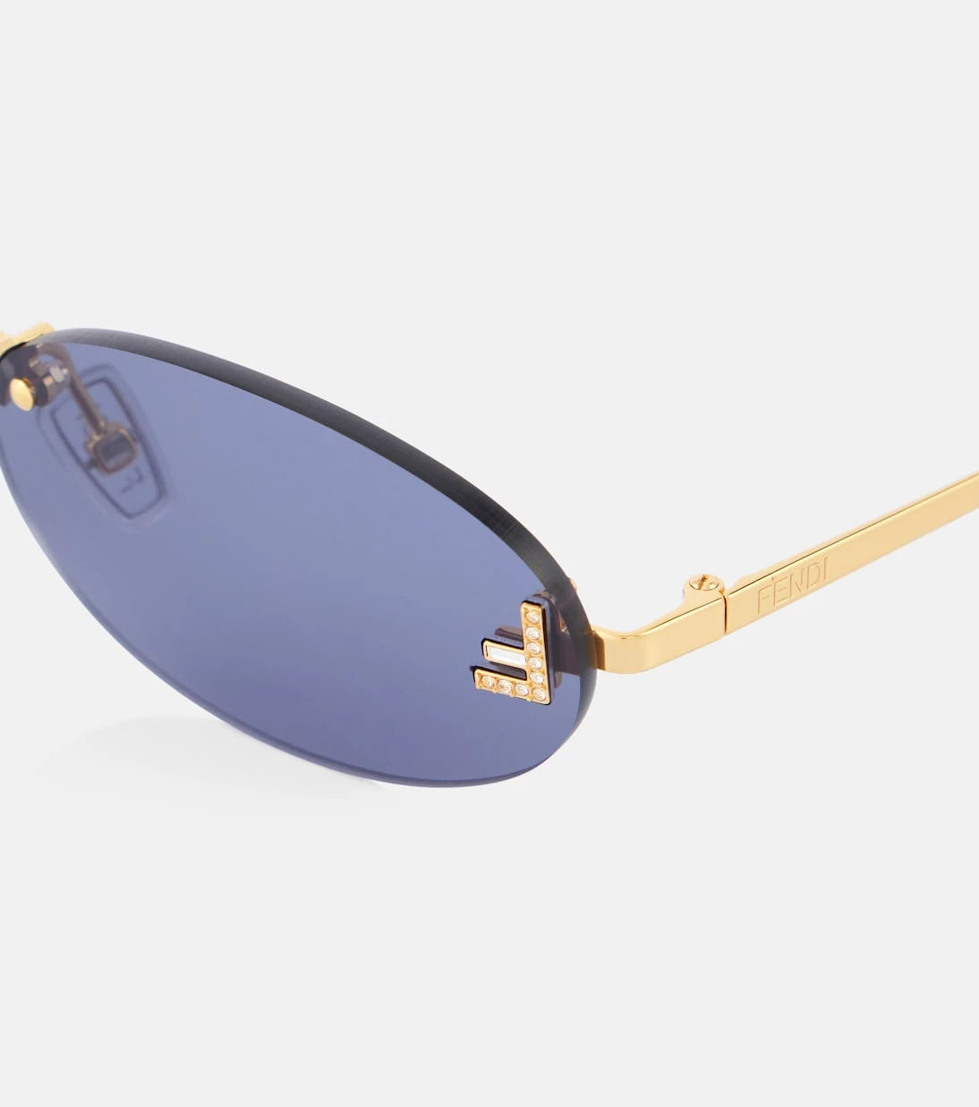Fendi - نظارات Fendi First الشمسية المرصعة بالكريستال