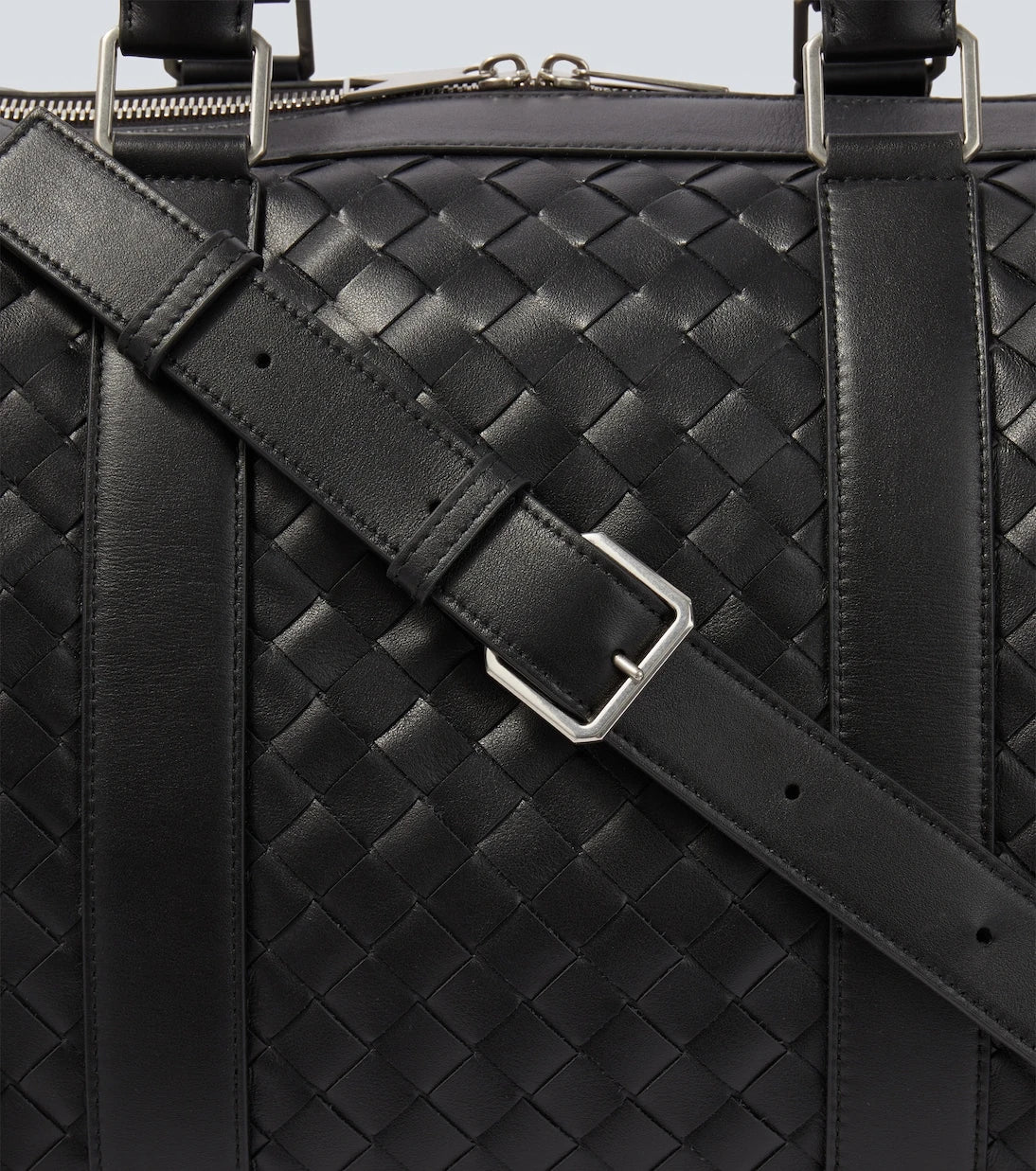 Bottega Veneta - حقيبة دفل من جلد إنترشاتو