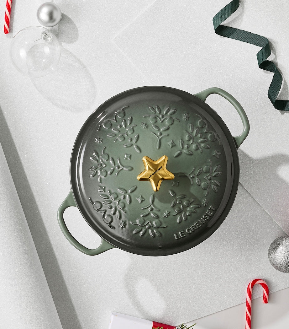 Cast Iron Christmas Round Casserole Dish (24 cm)