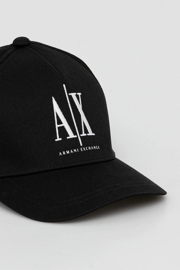 Памучна шапка с козирка Armani Exchange