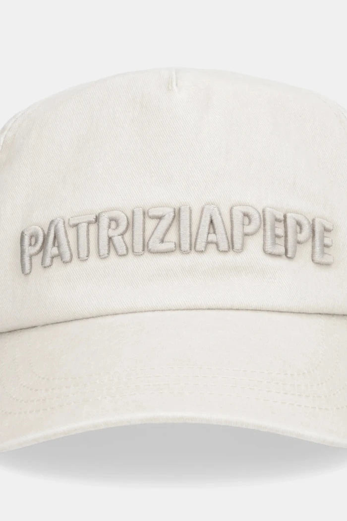 Памучна шапка с козирка Patrizia Pepe
