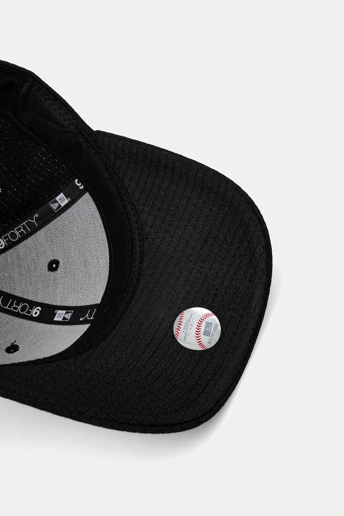 Шапка с козирка New Era FLAWLESS MESH 9FORTY®