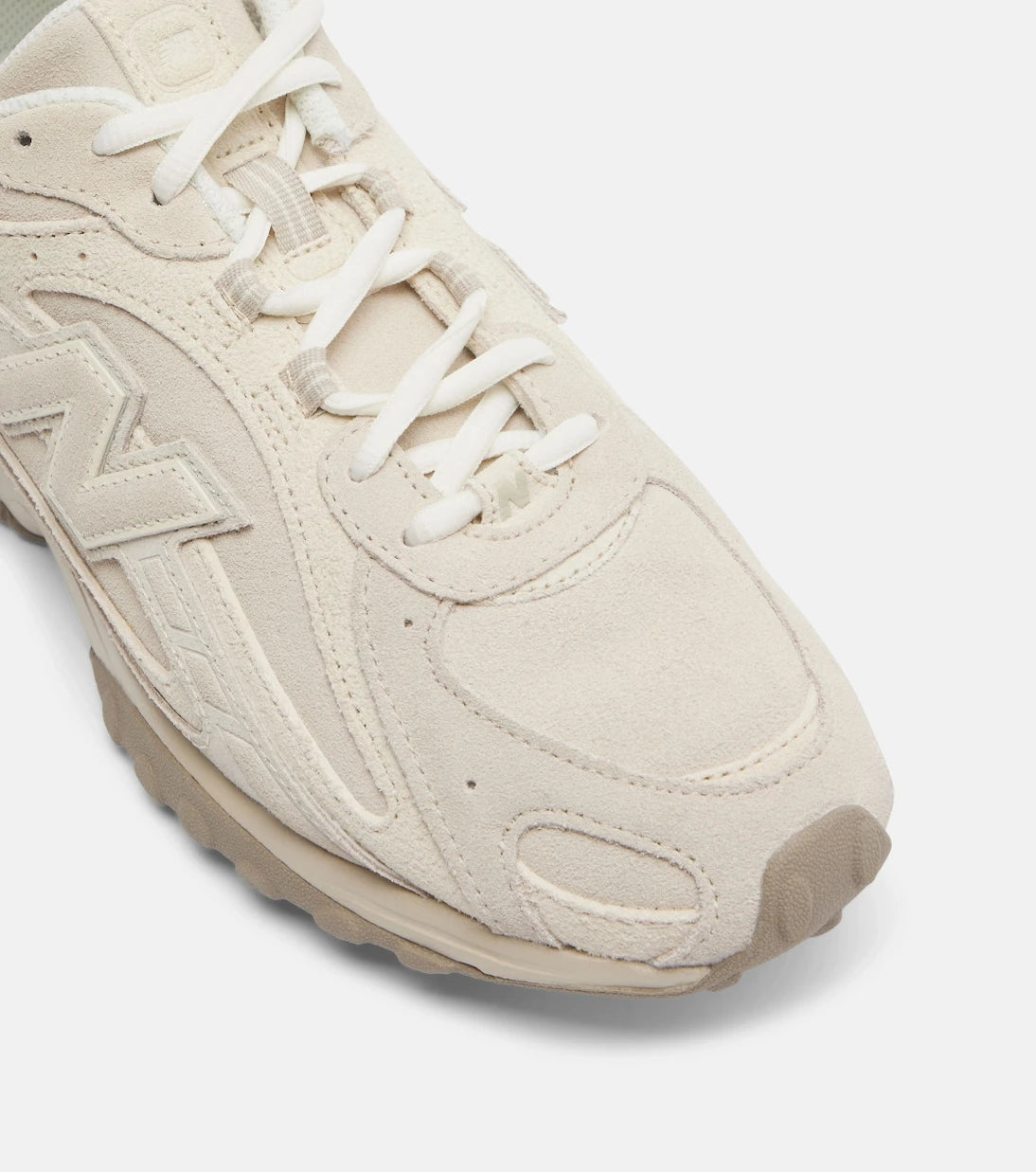 New Balance - حذاء رياضي من الجلد السويدي 204L